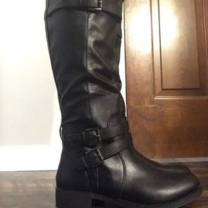 Size 8 Journee Collection Bite Boots - New in Box
